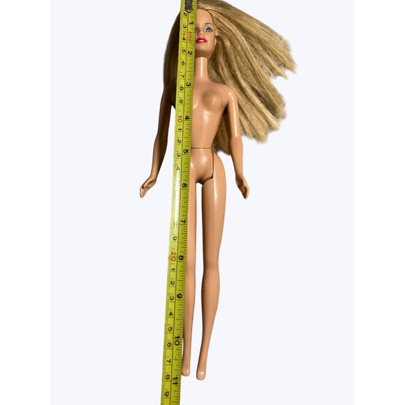 Mattel 1998 Vintage Blonde Barbie Doll Blue Eyes & Red Pink Lips - Picture 9 of 11